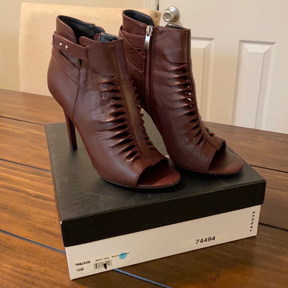 Trouve bootie, leather upper, synthetic sole, 10M